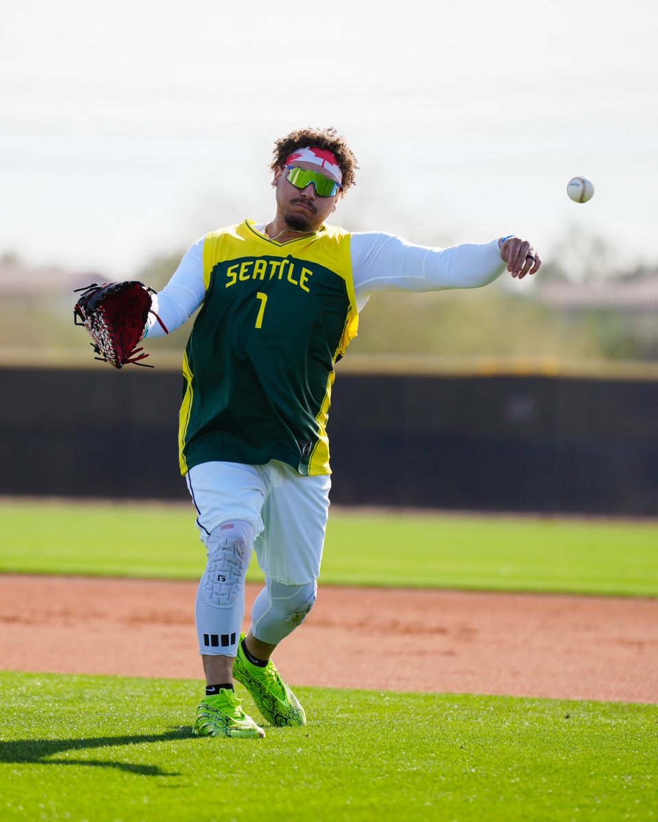 Mariners's tweet image. Reppin’ @seattlestorm at camp ⛈️