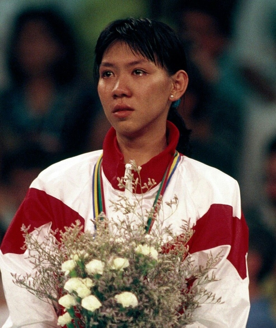 jogja_base's tweet photo. selamat ulang tahun susi susanti 
orang yang pertama kali membuat lagu indonesia raya berkumandang di olimpiade 1992
perempuan yang pertama kali mengangkat asia Tenggara 
walau di dalam negeri dapat rasisme karena kebijakan rasialisme soeharto lur https://t.co/G7WP0ZKZIS