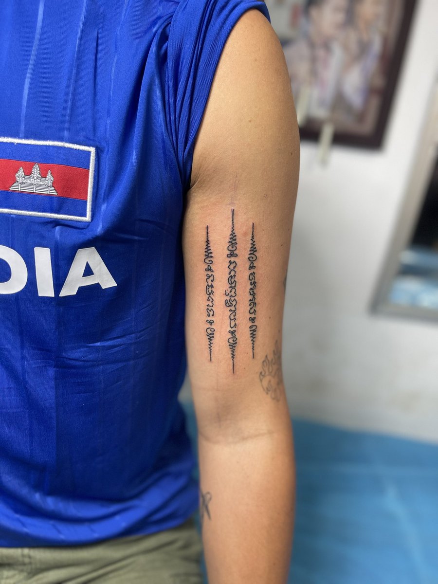 Monkhmersakyant's tweet photo. Cambodia sak yant three lines with bamboo sticks. https://t.co/wtYjxxvmuP