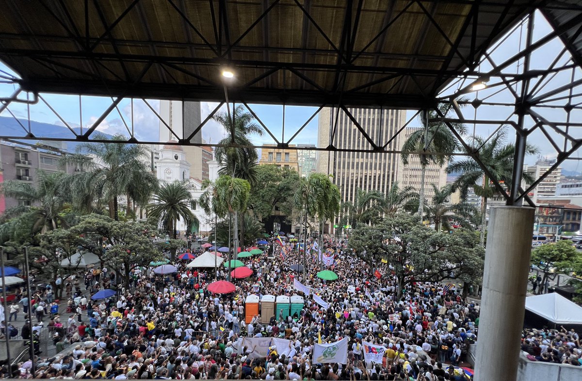 Abelardo en Medellín? 
Naaa!!

Sólo Iván Cepeda en esta mondá!!!