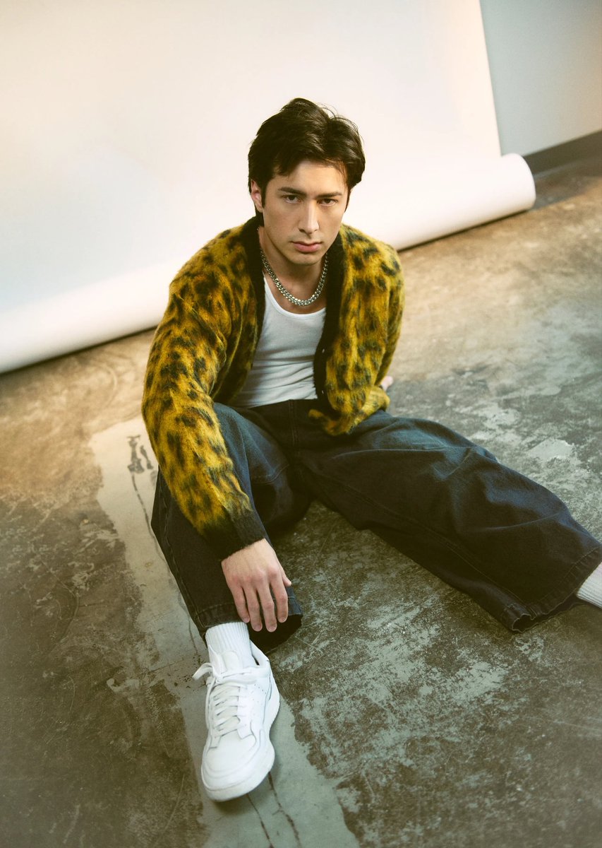 noctrlzayns's tweet image. BREAKING NEWS: As of tomorrow, Hudson Williams will have officially been marked SAFE from Leonardo DiCaprio.