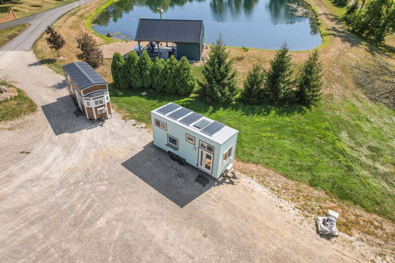 TinyHouseTalk's tweet image. 22-foot THOW with solar panels, composting toilet, and fold-out dining. Off-grid freedom on wheels by Modern Tiny Living. #tinyhouse #offgrid
tinyhousetalk.com/sea-chord-mode…
