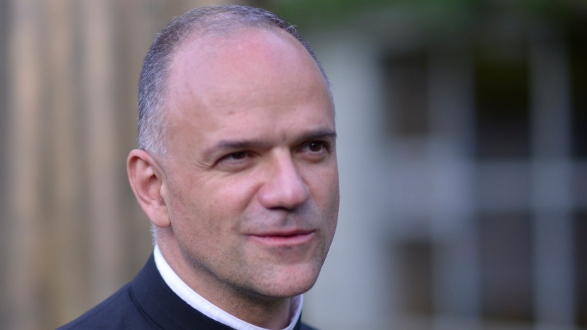 dianemontagna's tweet photo. JUST IN: SSPX General House issues statement regarding today’s meeting between its Superior General Fr. Davide Pagliarani & DDF Prefect Cardinal Victor Manuel Fernández.

It said “the conversation, held one-on-one at the Cardinal’s request, lasted an hour and a half and took place in an atmosphere that was both cordial and frank.” 

It added that the meeting “enabled Father Pagliarani to listen attentively to the Prefect and to clarify the scope of the 2nd of February announcement [regarding the SSPX intention to proceed with episcopal consecrations], as well as the meaning of the steps taken with the Holy See over the recent months.”

“The Superior General was thus able to present, in person, the current situation of the SSPX” it said, adding that Fr. Pagliarani “renewed his desire that, given the wholly particular circumstances in which Holy Church finds itself, the Society may continue to operate in its current situation – exceptional and temporary – for the good of the souls who turn to it.”

Noting the DDF’s statement today regarding potential theological discussions about Vatican II, the SSPX said “the Cardinal stated orally that, while it would be possible to engage in dialogue about the Council, its texts could not be corrected.”

Fr Pagliarani will respond to the DDF statement within the next few days, writing directly to Cardinal Fernández and also making his response known to the faithful.

“The Superior General renewed to Cardinal Fernández his wish to be able to meet personally with the Holy Father. He remains very peaceful and is grateful for all the prayers offered. He continues to commend this situation to the prayers of the faithful.”

FULL STATEMENT IN ENGLISH, ITALIAN, GERMAN, FRENCH AND SPANISH HERE: https://t.co/zfnsvRcknV