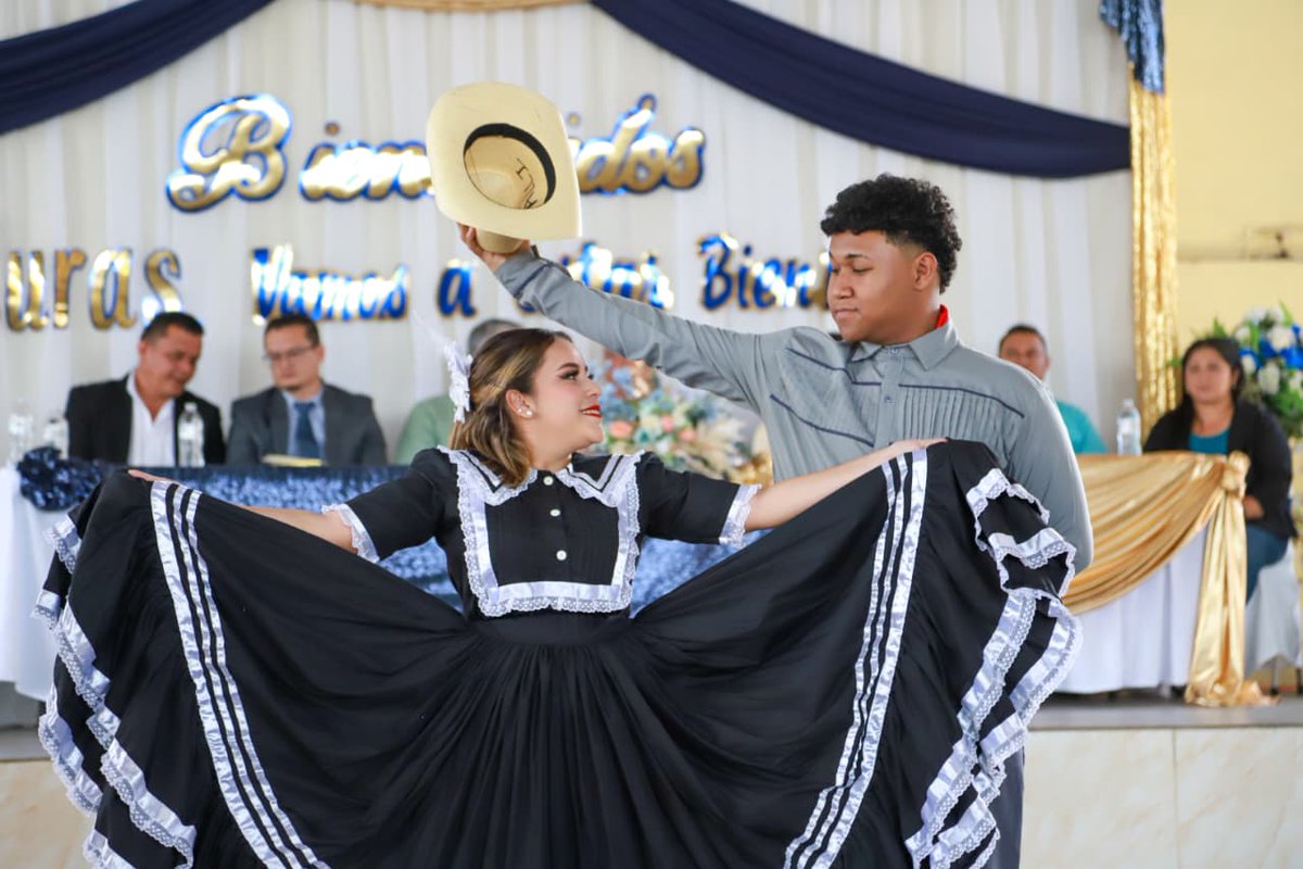 “Esta no es una donación del Gobierno Central, es una donación de amigos de "Tito”, aclaró, y para tal fin el presidente Nasry Asfura  gestionó apoyo solidario para asegurar que los educandos contaran con sus libros desde el inicio de este año lectivo.