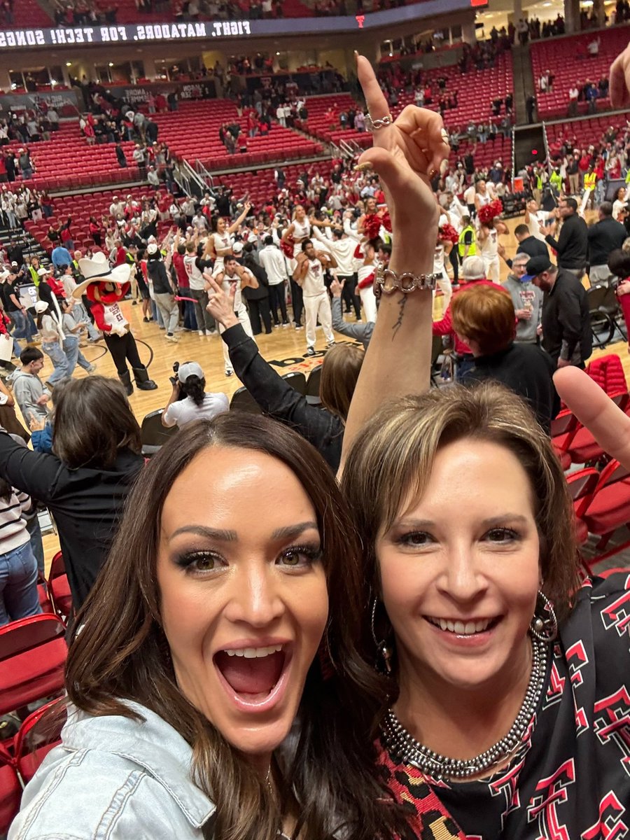 SBransonCole's tweet photo. Time with my kids, a @TexasTechMBB WIN, and time with friends….just what the Dr. ordered 🤪 https://t.co/yPNNY7F2yS