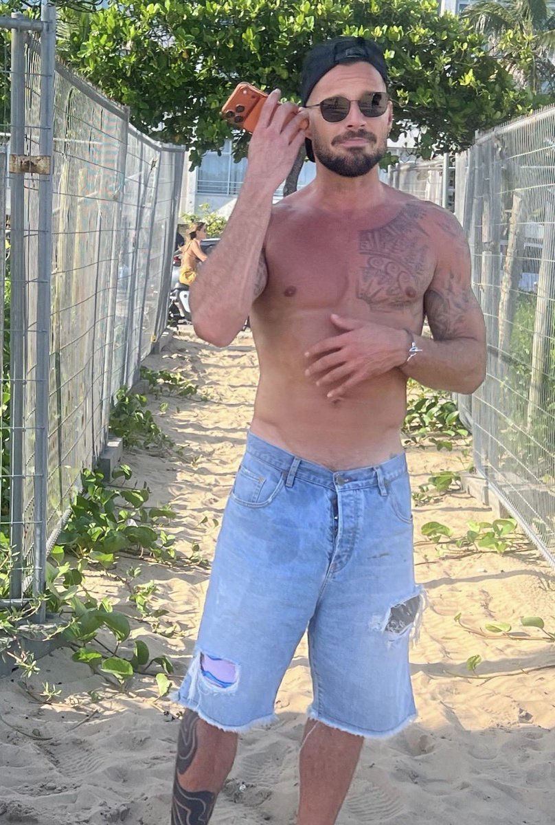 notgwendalupe's tweet image. ricky martin via instagram