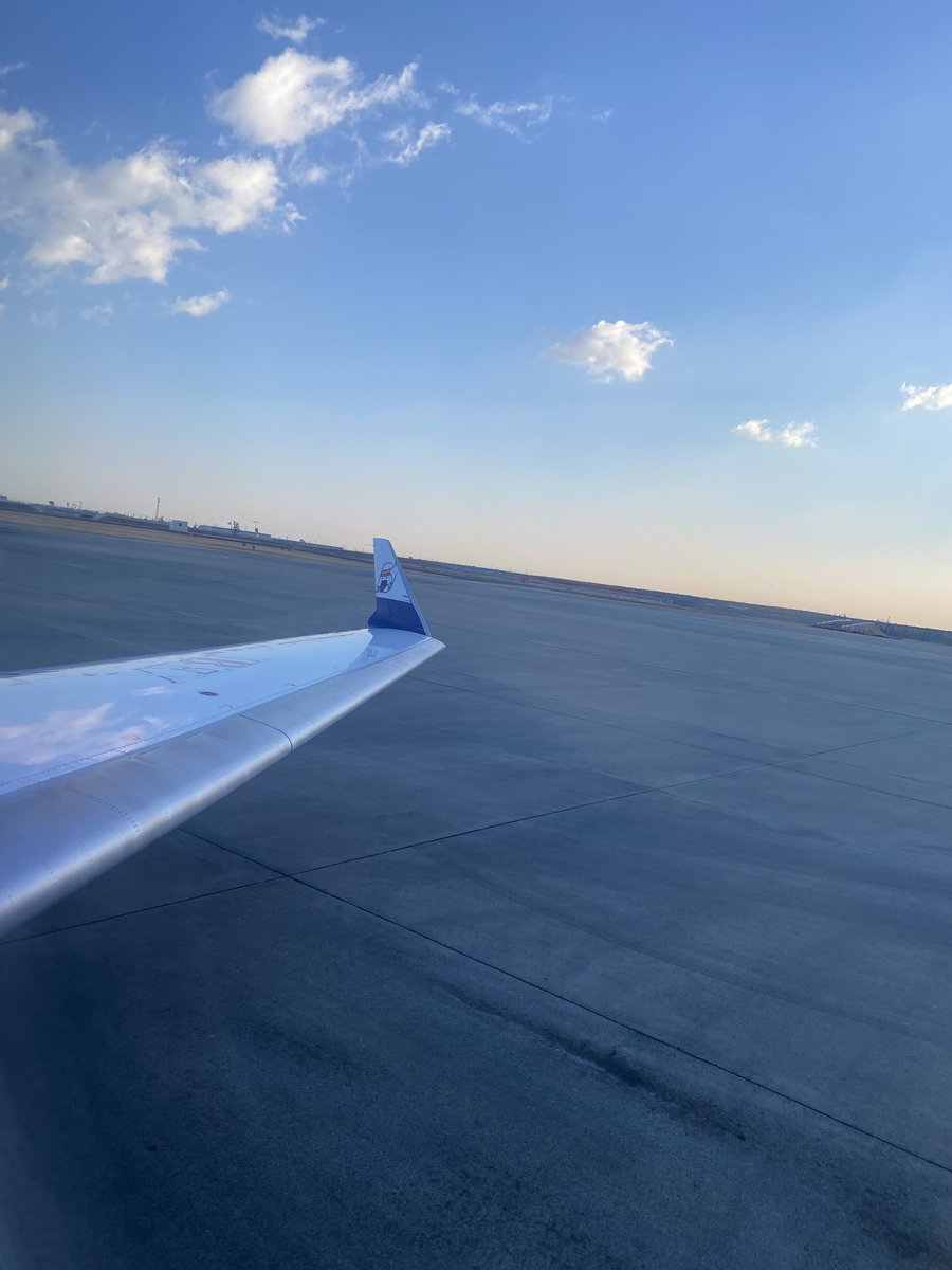 jzzz31's tweet photo. 久々の飛行機✈️
むすび丸😊 https://t.co/XFfGdE84fv