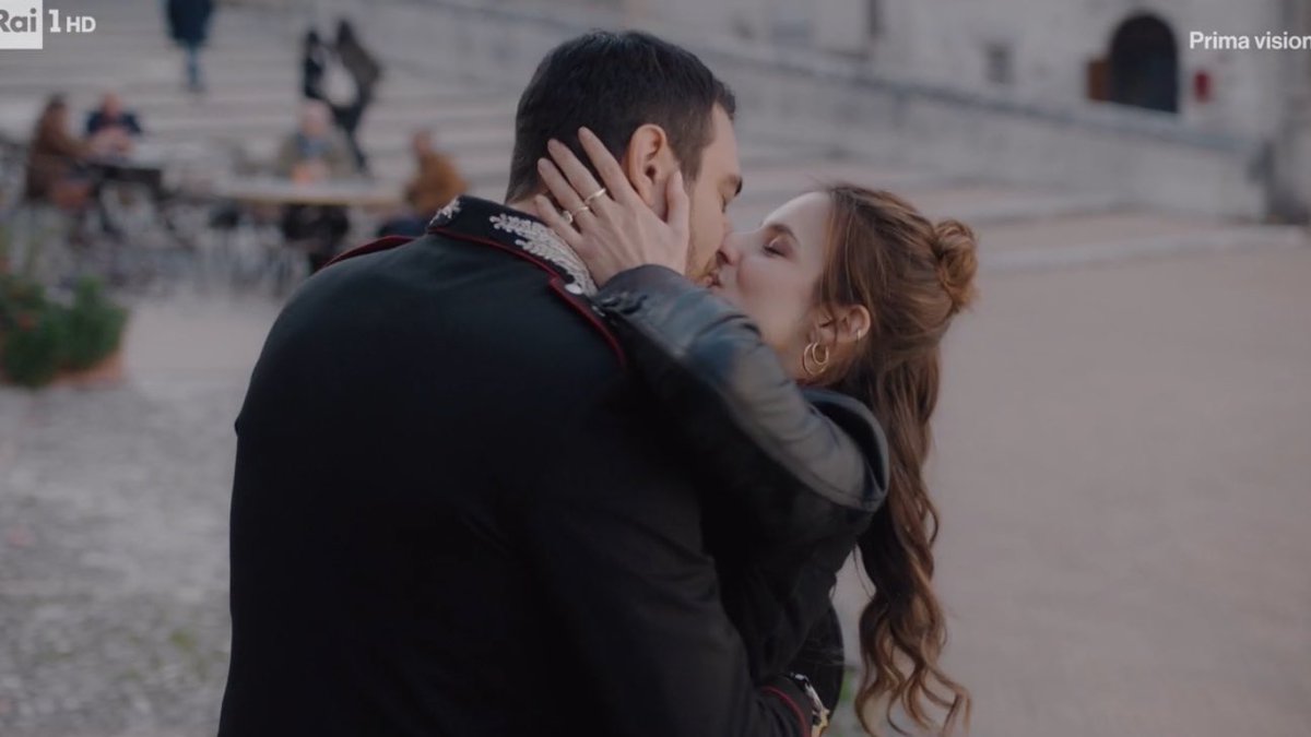 misafehavens's tweet photo. “Perchè io ti amo e questo non cambierà mai”
“Anche io ti amo”

🤍 #DonMatteo15 #Mezzanottini https://t.co/3LQ7JZTasz