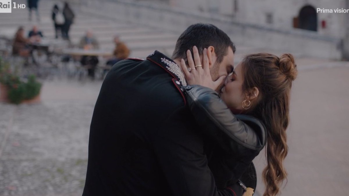 misafehavens's tweet photo. “Perchè io ti amo e questo non cambierà mai”
“Anche io ti amo”

🤍 #DonMatteo15 #Mezzanottini https://t.co/3LQ7JZTasz
