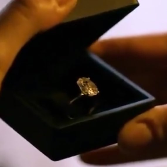 rüyada olsa bana m kişisinin taktığı yüzüğü yıldız'ıma taktık demeyin lütfen yeni yüzük istiyorum ben kabul etmiyorum bunu (tamam normalde yıldız'ındı o yüzük ama ben yenisini istiyorum sayın yetkililer duyun beni)

#yılser #halef