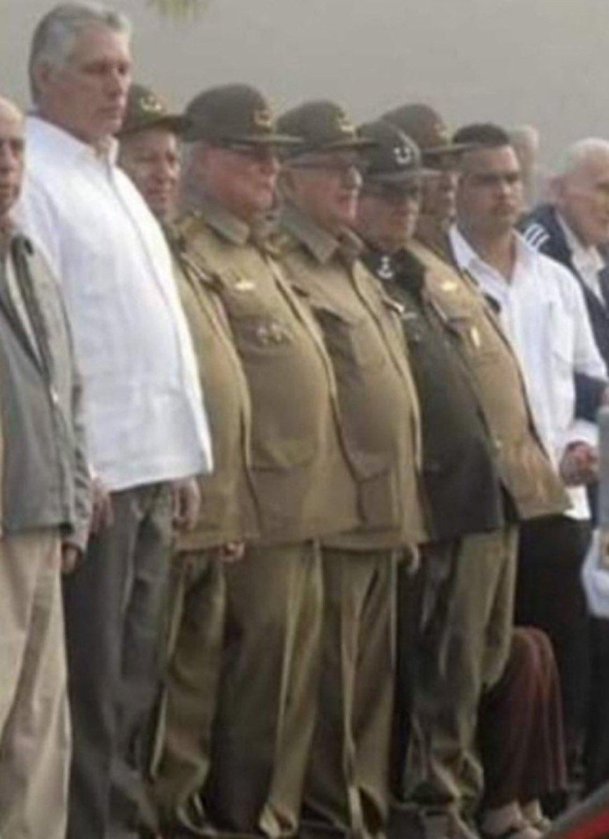 Meruanista's tweet image. Hay que enviar ayuda a Cuba. Están pasando hambre