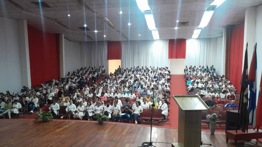 Semillas del ejército de batas blancas, q se forman con los valores de la solidaridad e internacionalismo
#Cuba defenderá este logro de la salud pública revolucionaria, nuevas estrategias de formación se establecen
Plan contra plan
No nos detenemos
#CubaEstáFirme 
#DeZurdaTeam