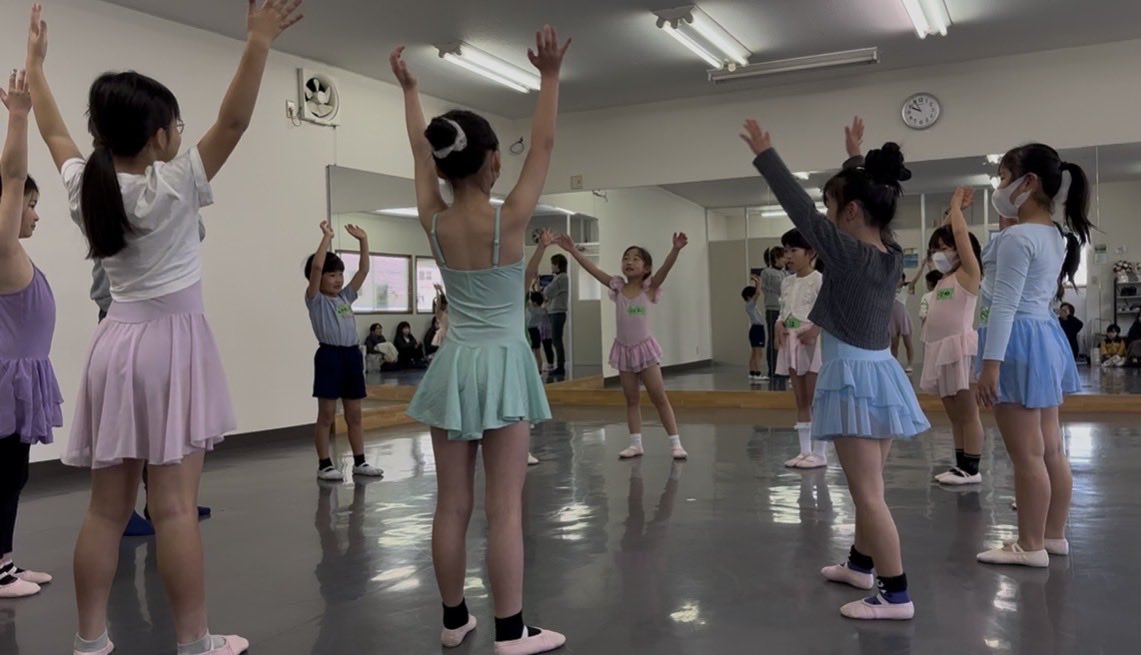 KazumiLuminous's tweet photo. 山本裕ダンスワークショップ！
2月８日(日)子供たちも大人のクラスの皆さんもとても楽しく受けさせていただきました❗️
#KAZUMIダンススタジオLuminous
#山本裕
#山本裕ダンスワークショップ
#キッズダンス岡山
#キッズモダンダンス
#コンテンポラリーダンス
#瀬戸スポーツクラブダンス教室 https://t.co/Tyh5ZppEq6