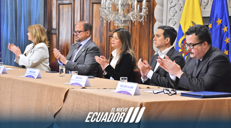 DinarpEc's tweet photo. Paolo Grijalva, director nacional, asistió a la inauguración del Programa de Interoperabilidad #Tinkuy de @UEenEcuador impulsado por @Telecom_Ec y otras instituciones gubernamentales, una iniciativa que busca fortalecer la digitalización del Estado.

#ElNuevoEcuador🇪🇨 https://t.co/y9jNaxZDce