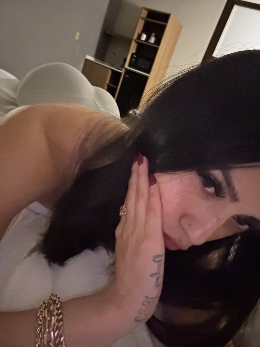 drunkoncoraa's tweet photo. why don’t I go viral anymore :( https://t.co/W7FWqpz30p