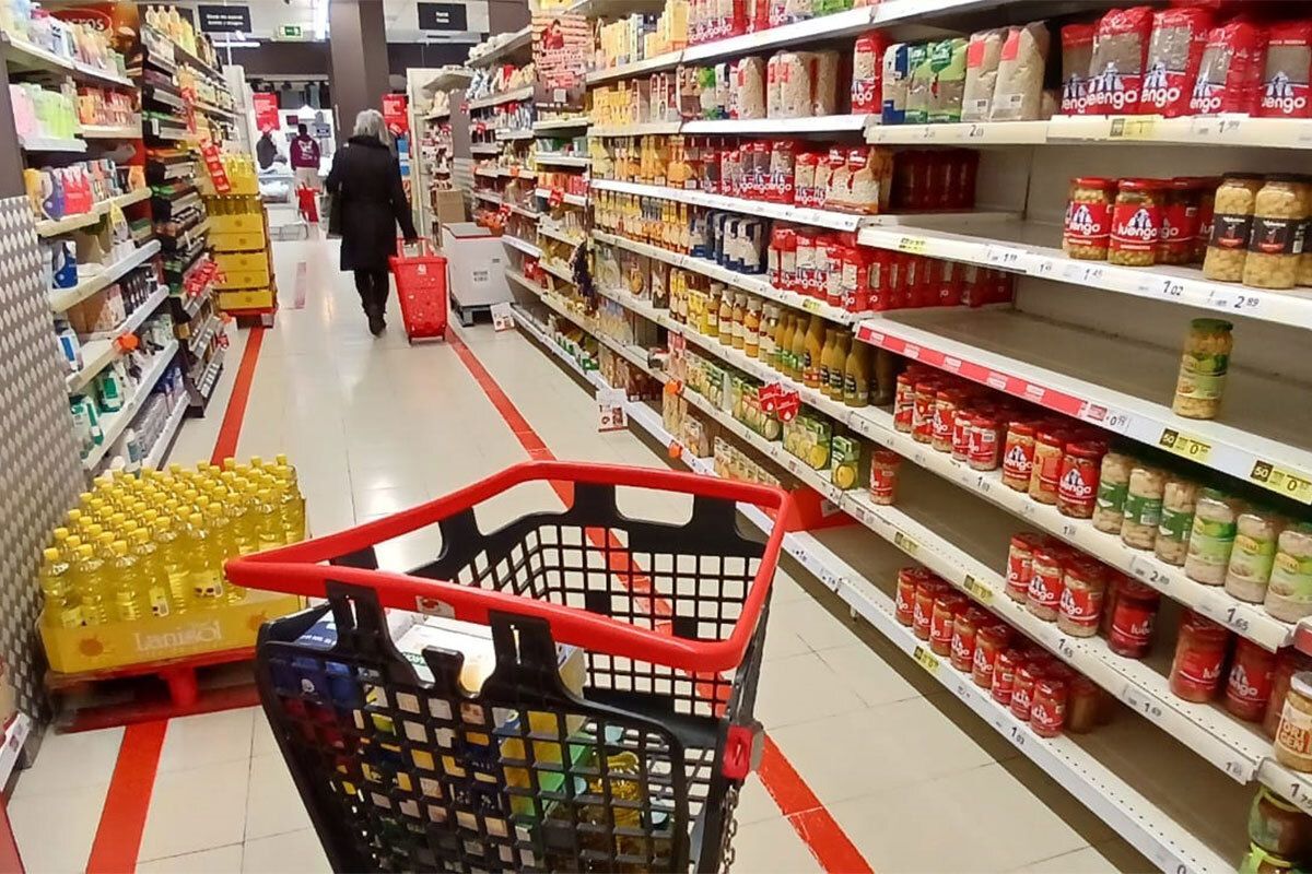 🔵 Brutal caída del consumo en enero: autoservicios del AMBA vendieron 18,6% menos.

✍🏽 @mafer_912 | tiempoar.com.ar/ta_article/con…