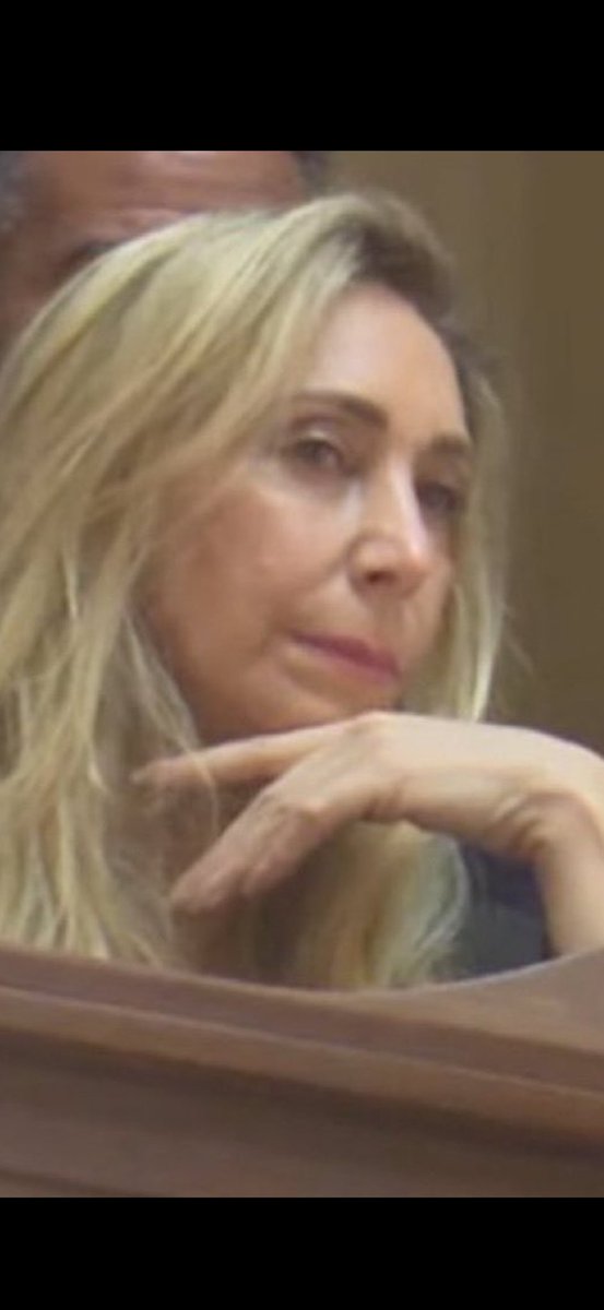 EL DAÑO QUE ESTÁ MUJER LE ESTÁ HACIENDO AL PAIS ES TERRIBLE!!!!!!!!!!!                 MERECE EL REPUDIO Y ESCRACHE DE TODO ARGENTINA DE BIEN!!!!!!!!!!!