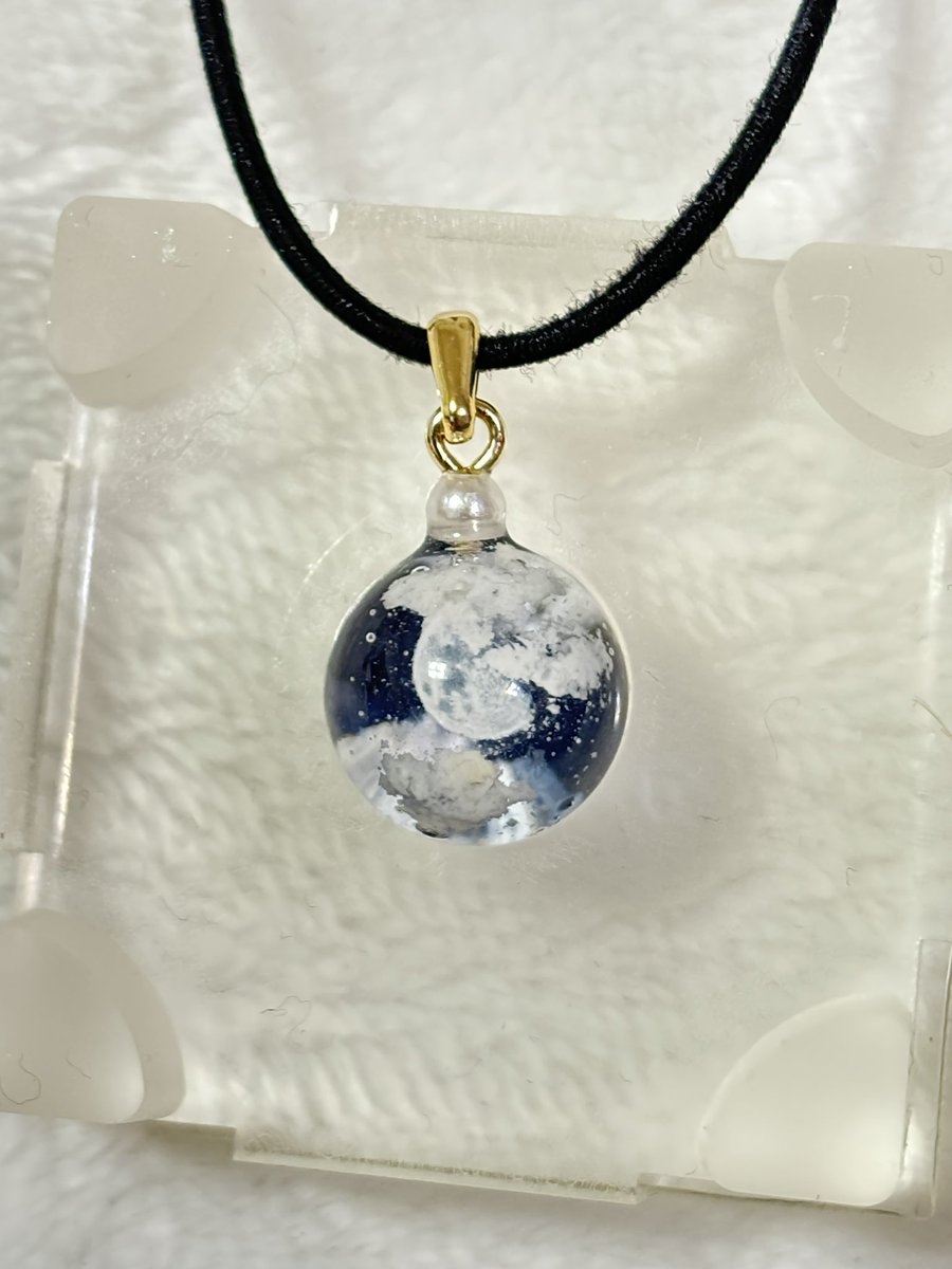 potekichi130's tweet photo. ハンドメイドらぼさんのモールドでネックレスを作りました。
^ ^
#レジンアクセサリー
#ハンドメイド
#ハンドメイドらぼ https://t.co/0qArHq0Cus