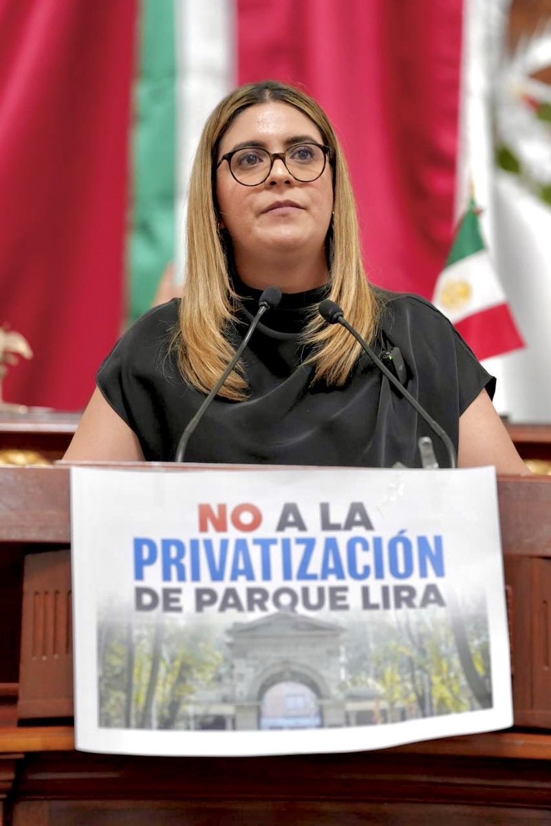 Ceci_vadillo's tweet photo. ¡No a la privatización de Parque Lira! ❌🌳

El espacio público no es negocio de nadie. 

Desde el @Congreso_Cdmx exhortamos a la @alcaldiaMHmx para que cancele la experiencia inmersiva Alicia en el País de las Maravillas y a la Contraloria para que los investigue por corrupción. 

Porque dejamos algo claro: no se puede privatizar lo que es de todas y todos para beneficiar los negocios en lo oscurito del alcalde @mauriciotabe 💸🚫