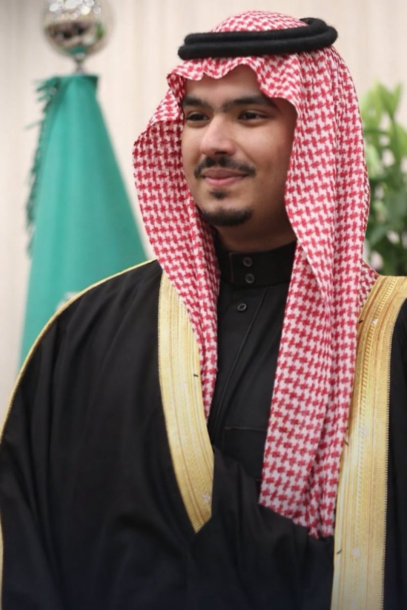 ألف مبروك سمو الأمير
#راكان_بن_سلمان_بن_عبدالعزيز 
تعيينه محافظاً لـ #الدرعية بالمرتبة الممتازة

اللهم سدده ووفقه وأعنه واحفظه .
#أمر_ملكي 
#الاوامر_الملكيه 
#محافظ_الدرعية