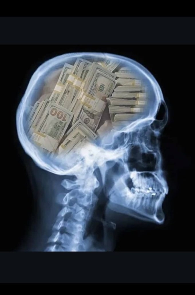 كل شعوب العالم تفكر في عملها في قوت يومها في الزراعة صناعة تجارة تنقيب حرف إلا ليبيا شعبها لاينام ولايصحي إلا على إرتفاع الدولار وإنخفاض الدولار عبيد الدولار تملكهم ونغص عيشهم ودنق حياتهم ومزق كرامتهم الذل لايأتي إلا لمنزوعي الكرامة والعلم والأيمان