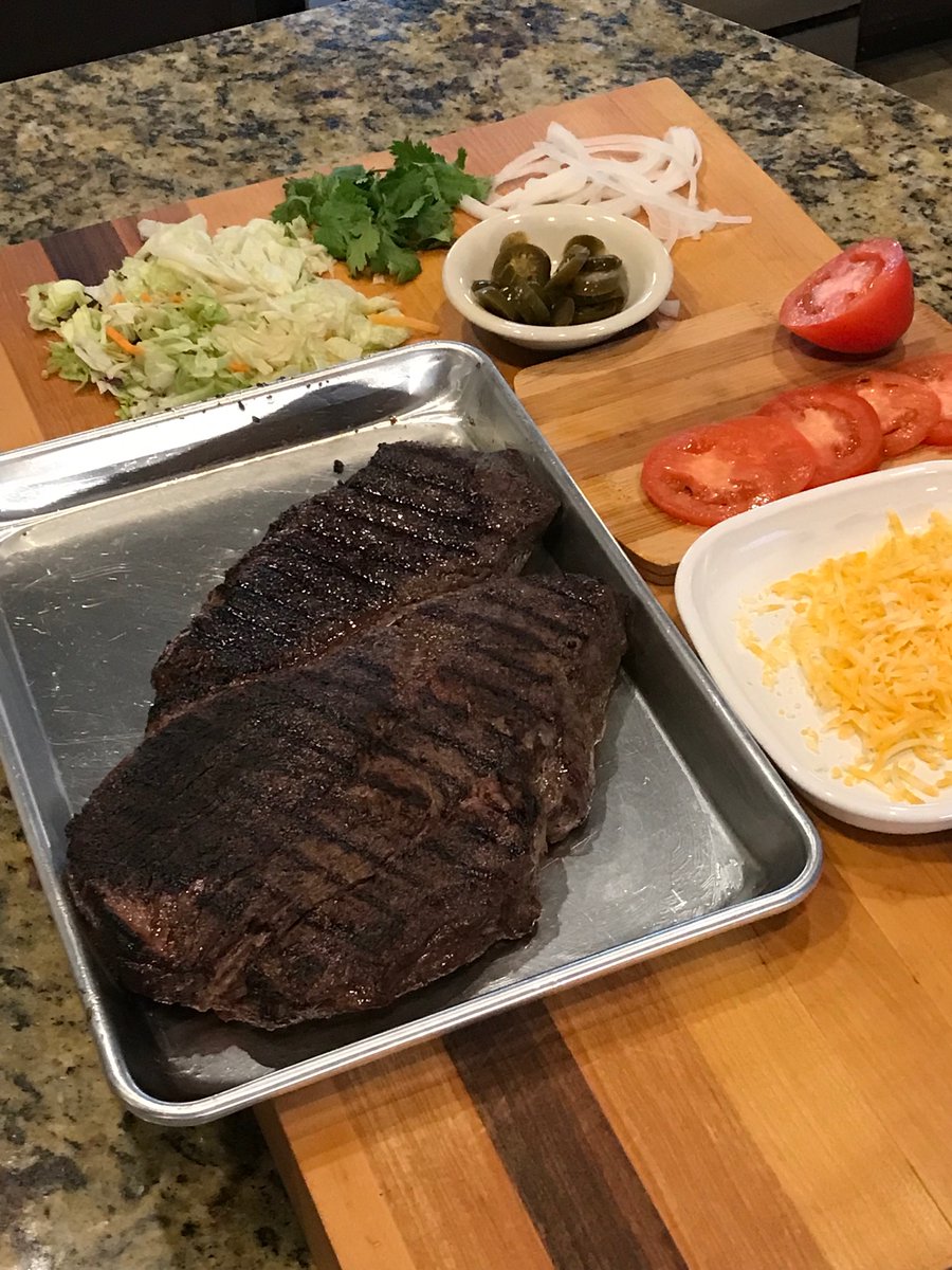 Let that steak rest while the tortillas warm up! 🍻