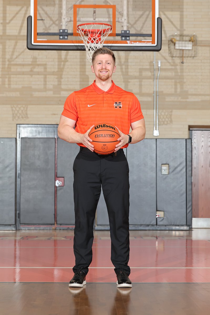 CoachCarver_'s tweet photo. Happy Birthday to my guy @CoachDiVal! We appreciate you and hope you have a great day! https://t.co/A1TeUtyKRa