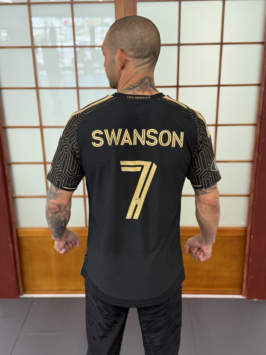 CubSwanson's tweet image. Rocking the new jersey today @LAFC Let’s Go!!!