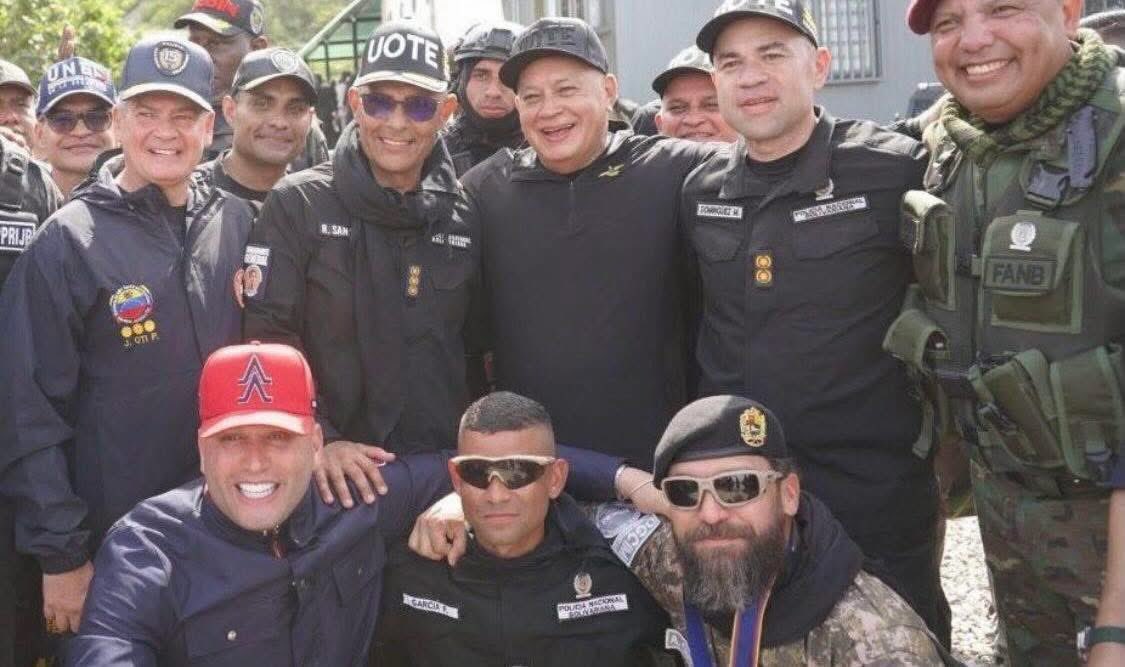 Estos son algunos de los rostros que desaparecerían en una 2da fase y que todos estamos esperando 🔥 

Dios con nosotros, cúmplase!
#ResistenciaVenezolana