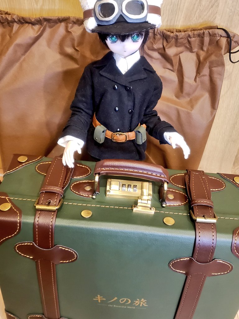 キノの旅 25周年記念デザイン ミニトランクレビュー(1/2) 全体は深緑色