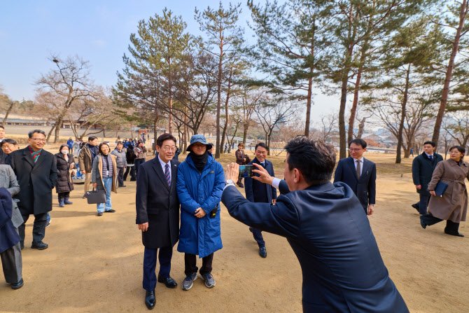 ??? : 시켜줘, 국민만의 명예찍사