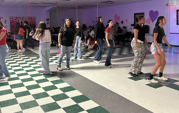 LulingJH's tweet photo. Valentine's Dance fun is underway! https://t.co/iloBwQqjq1