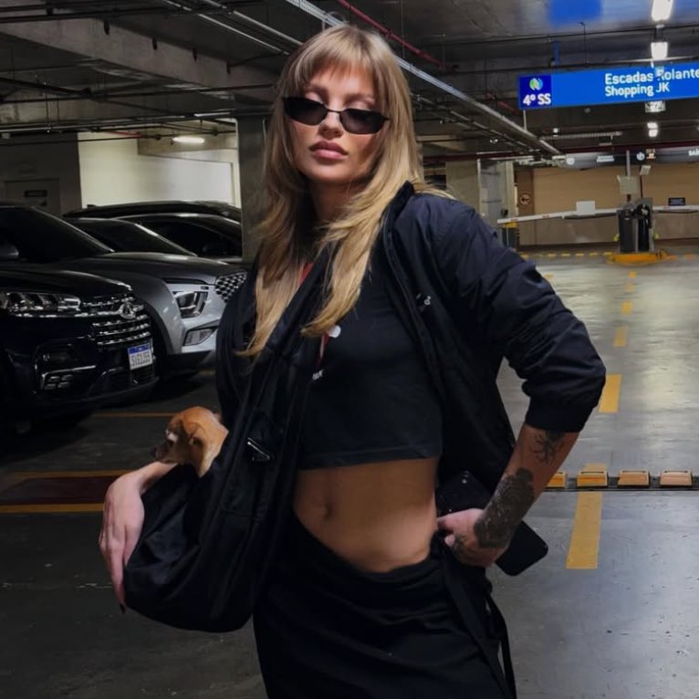 Luísa Sonza esteve na sede do Spotify, YouTube Music, WhatsApp, Deezer e Google para divulgação do seu próximo álbum.