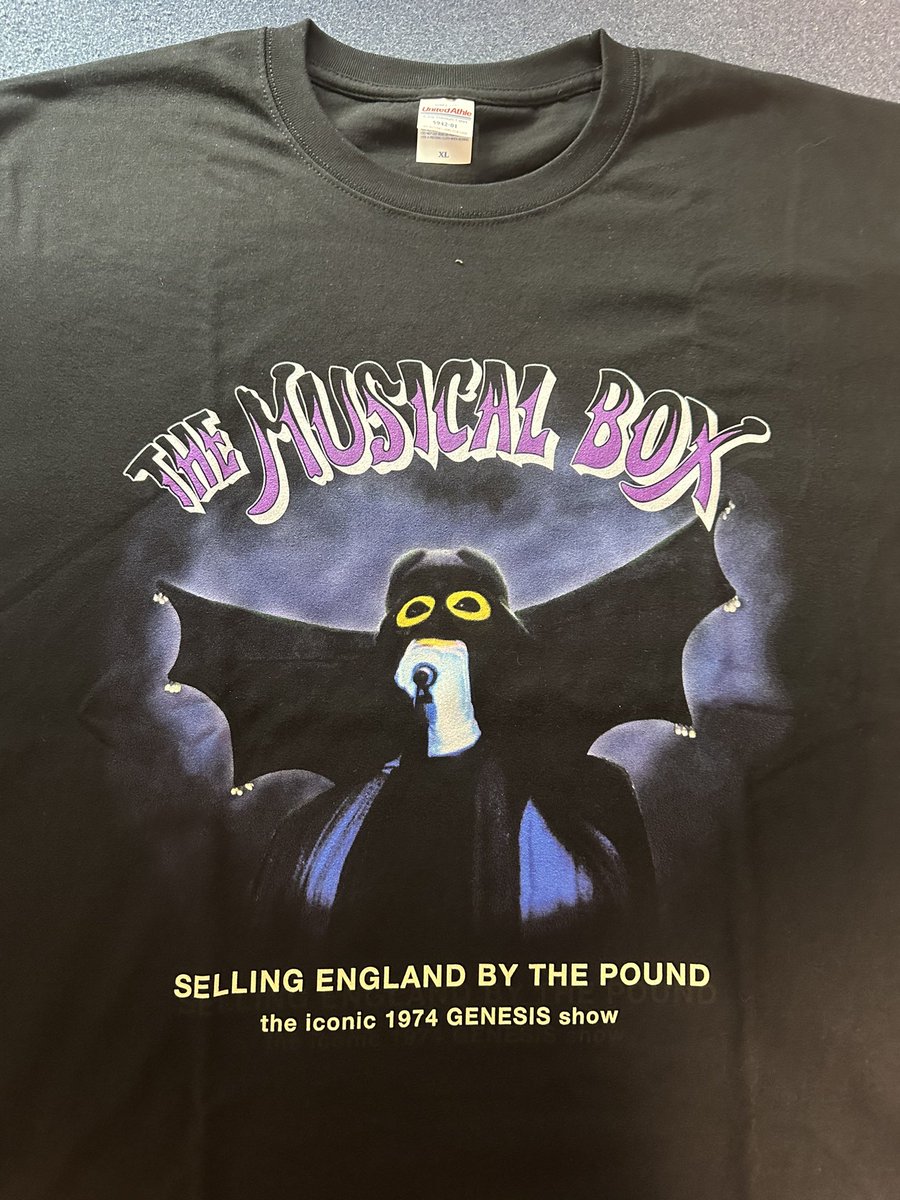 MuvTbDl51nxzoHi's tweet image. #TheMusicalBox
#TheMusicalBox_2枚目
#SellingEnglandByThePound
#TheIconic1974GenesisShow
#バンドTシャツVol_956
参戦２回目。良いライブでした。今回は先行物販もなく、グッズもTシャツのみでした。パーカーとか欲しかったナ！次も来日期待してまス！