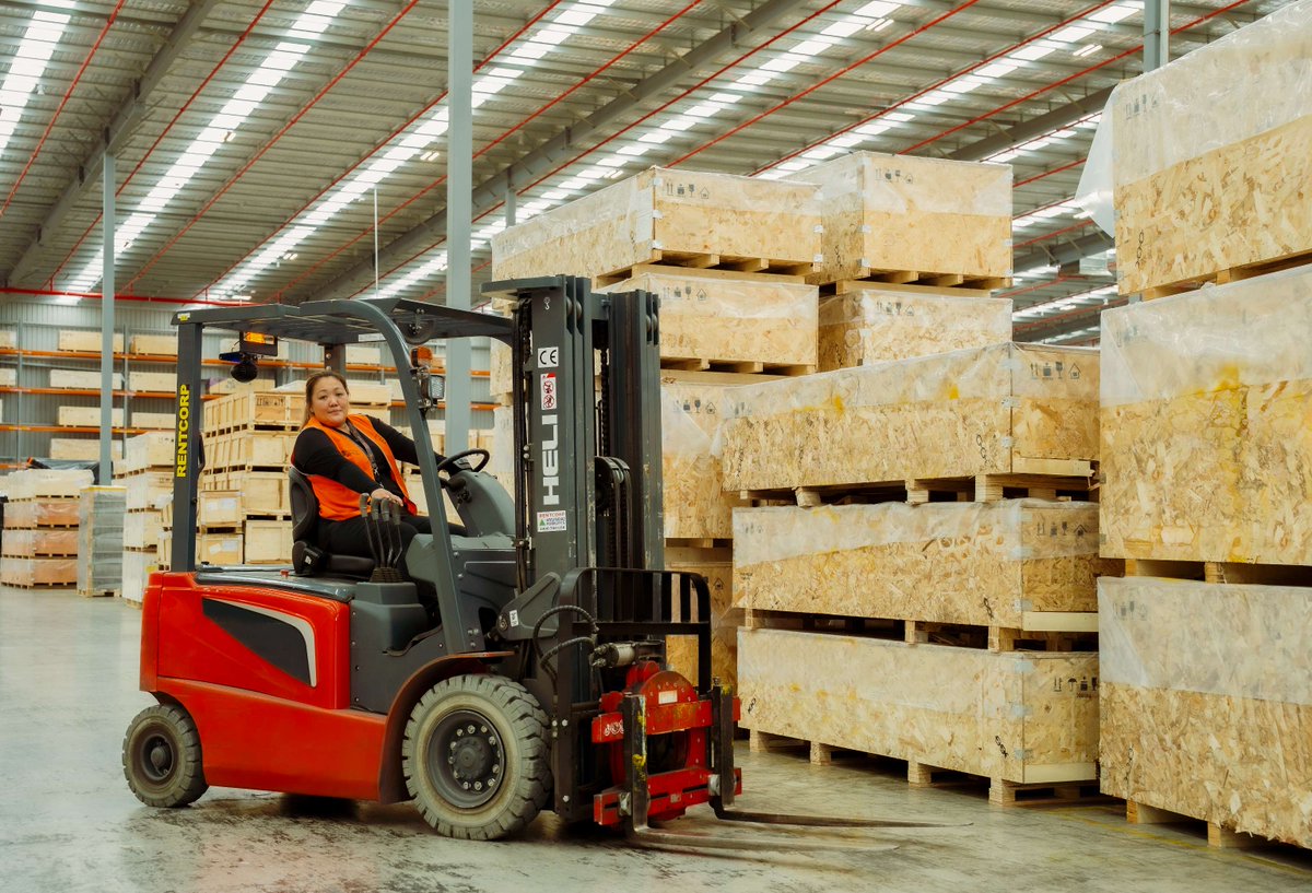 bdynamiclog's tweet photo. Meet Lihn Leang, our powerhouse Operations Manager at Bankstown! 💪 Whether it’s leading the team or stepping in to tackle any task, her dedication and commitment shine through in everything she does.

#LeadershipInAction #PowerWoman #BdynamicLogistics https://t.co/ba8URM58xu