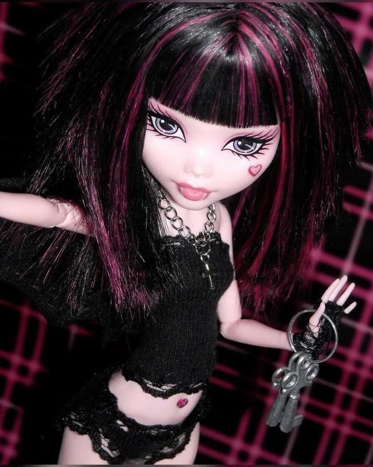 bearberryvee's tweet image. hyper feminine girls with niche childhood obsessions are elite idc