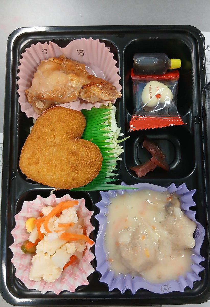 odacci08's tweet image. わー！今日のお弁当コロッケハート型だ♡男子のみんな明日貰えるといいね！👍