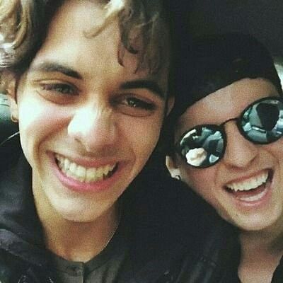 Mismas sonrisas, 10.000 historias y una misma hermandad ♡.
Nunca se suelten plis ♡