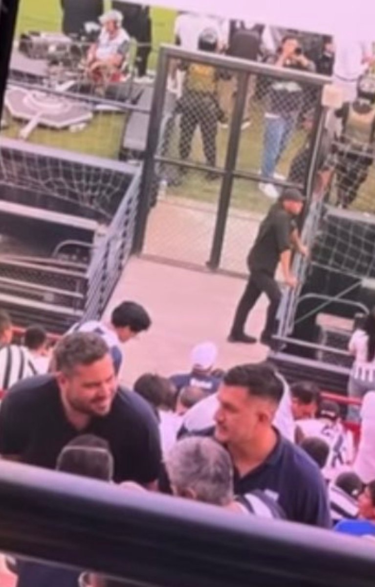 Mientras tu pagas tu entada EL ANALISTA mayor CPP del fondo trafazul terrible SALADO goza de los PRIVILEGIOS de hablar de <a href="/Universitario/">Universitario</a>  las 24 horas y vender humo y fantasía

Ser CPP y tapar las cochinadas tiene sus beneficios,  viajes con el plantel, hospedaje,  entradas etc