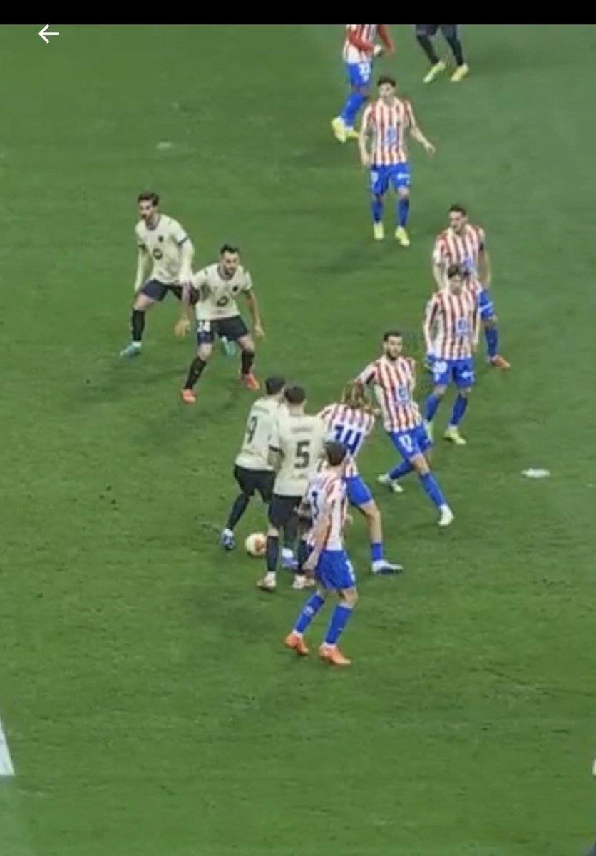 Jo no veig fora de joc per enlloc 
#fallovar #roboalbarça
<a href="/ZonaMixta__/">Zona Mixta</a>  <a href="/ArchivoVAR/">Archivo VAR</a>