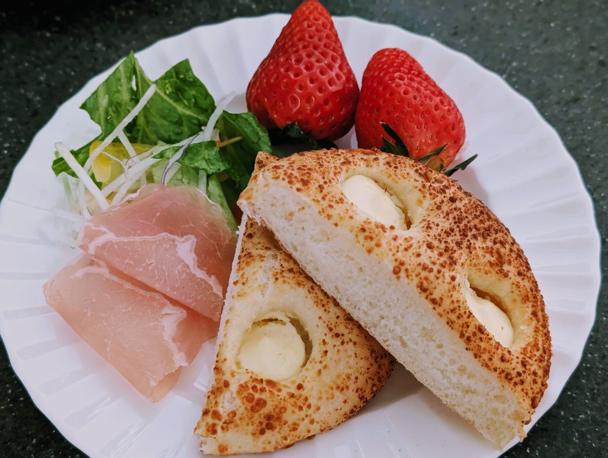 tmm_supino0017's tweet image. Had a bit of a cold until yesterday, but I’m feeling good this morning. And it’s a beautiful Friday. #breakfasttime