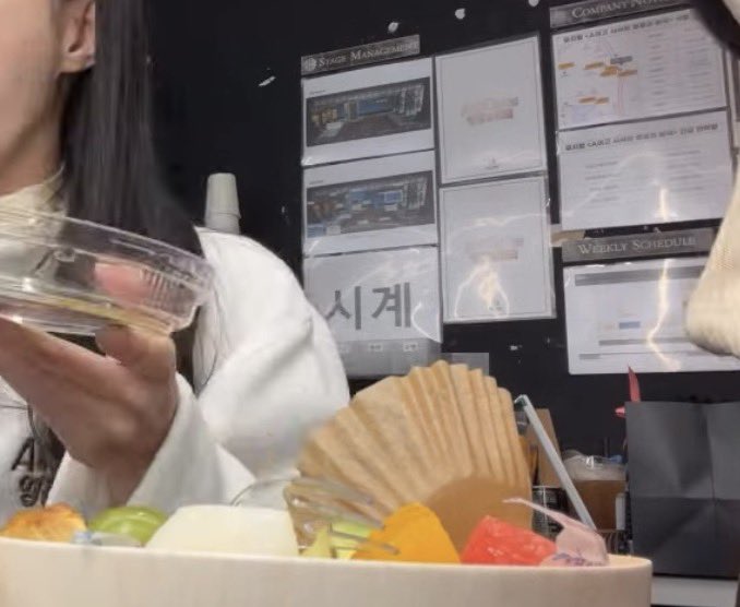 시계 대빵 크게 써있는거 너무웃김 ㅜ