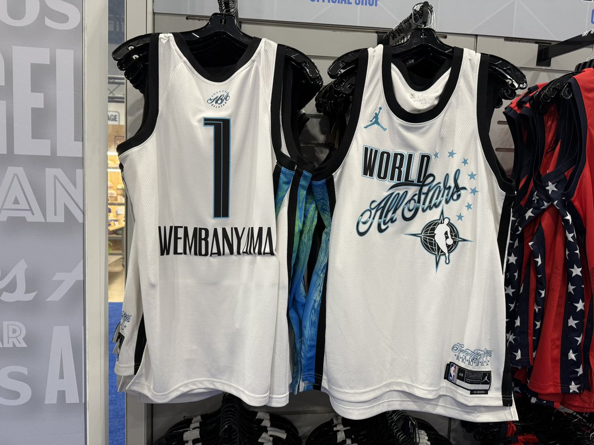 おー！昨日レイカーズストアでも全然売ってるのを見てなかった