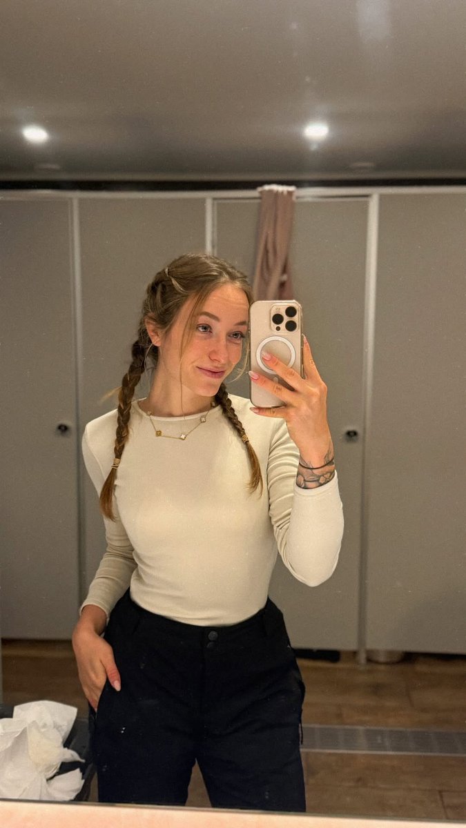 𝐄𝐦𝐦𝐚 tweet media