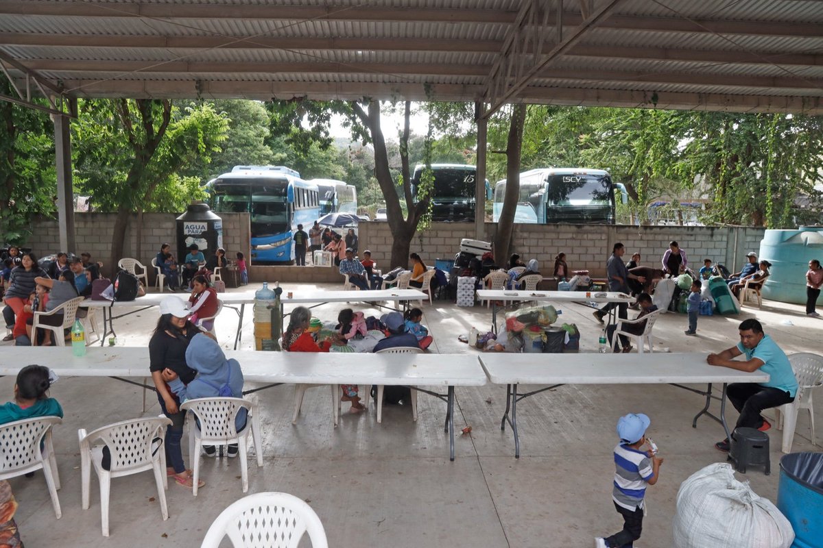 📌Organizaciones nacionales e internacionales respaldan la labor de Tlachinollan frente a la población jornalera de la Montaña de Guerrero | Advertimos los intentos de desviar la atención de los problemas estructurales que enfrenta la población jornalera
👉🏾bit.ly/3MywNgO