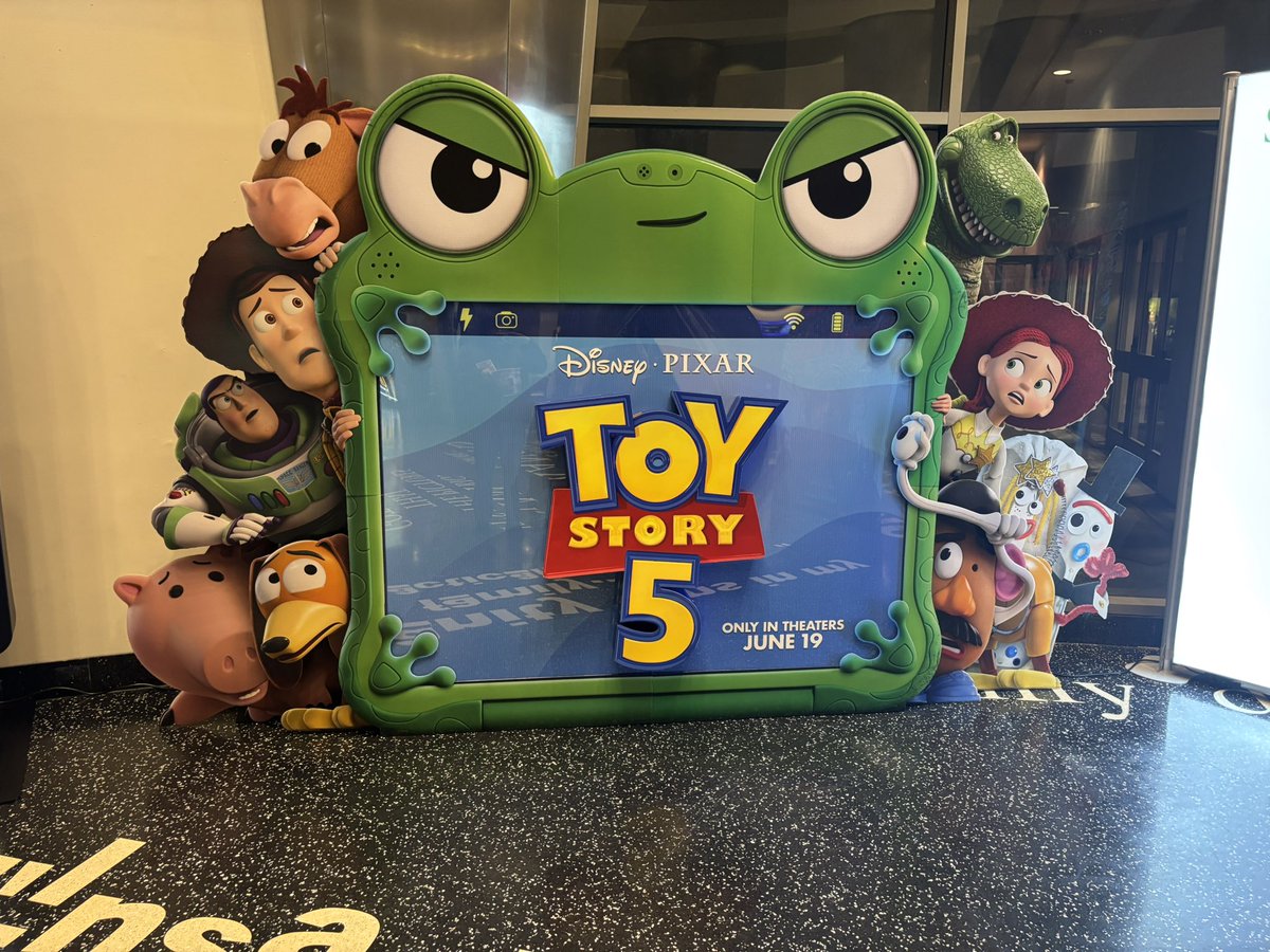 A new carboard poster for "TOY SYORY 5"  has started to appear in multiple cinemas.

The new poster features Forky and Karen Beverly getting married.

📷@/BrianAntunez099

#ToyStory5 #ToyStory