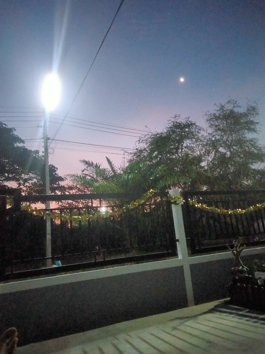 อากาศยามเช้าตรู่ที่อีสาน 20 องศา 
🎉🎉