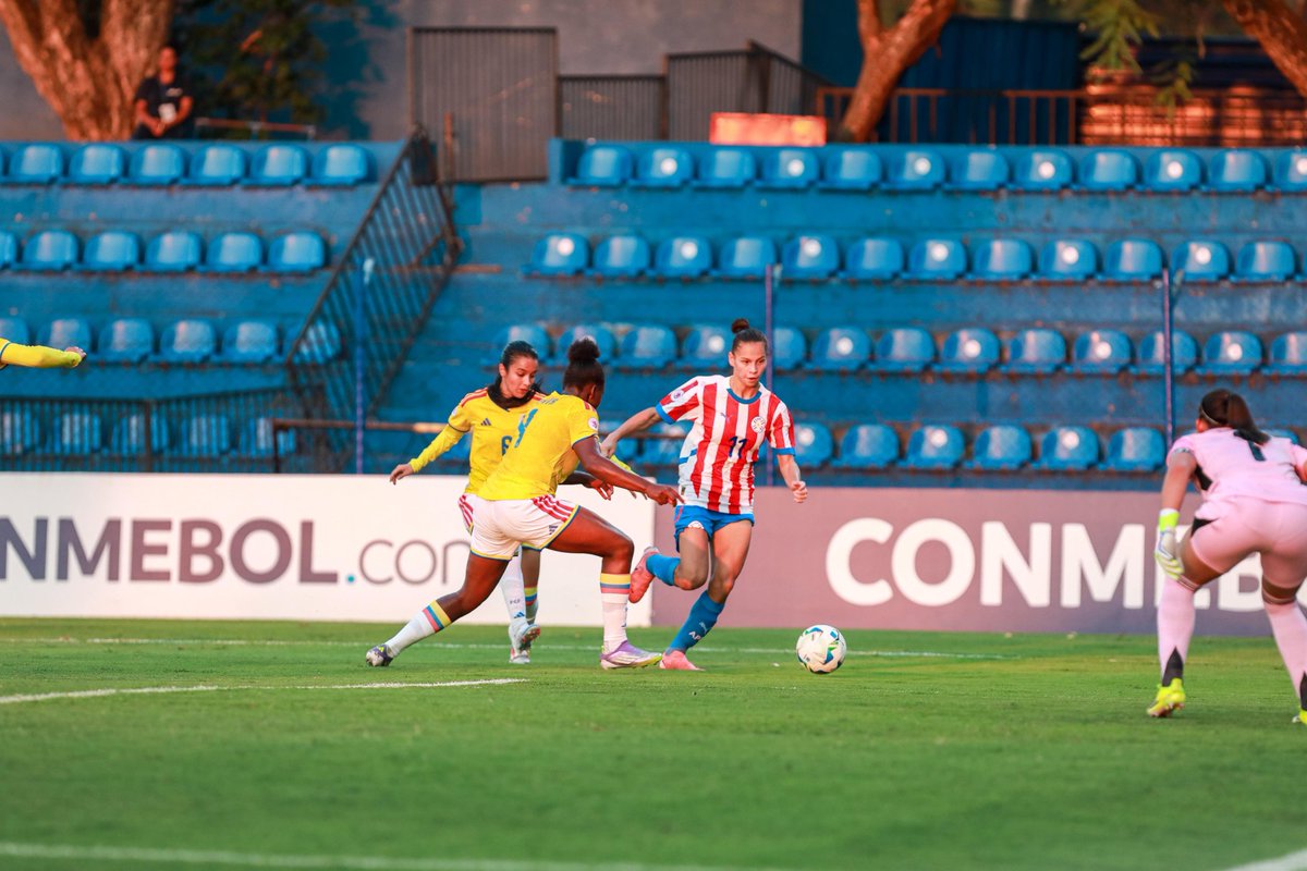 #Sub20Fem | NO SE PUDO

Paraguay 🇵🇾 0-0 🇨🇴 Colombia
Venezuela 🇻🇪 0-0 🇨🇱 Chile

📊 Posiciones finales del grupo A
🇨🇴 8pts
🇻🇪 7pts
🇵🇾 5pts
🇺🇾 4pts
🇨🇱 2pts

🠲 Finalmente Uruguay quedó eliminada del Sudamericano sub 20. Accedieron a la Fase Final: Colombia, Venezuela y Paraguay.
