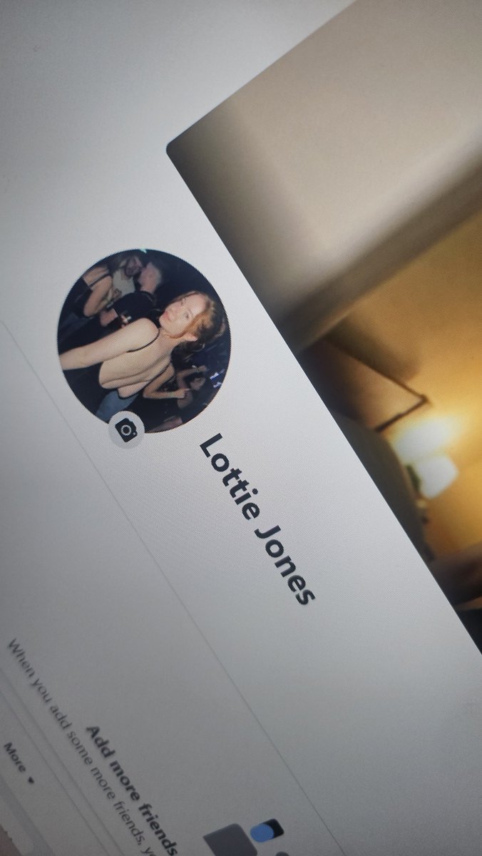 Lottie Jones tweet media