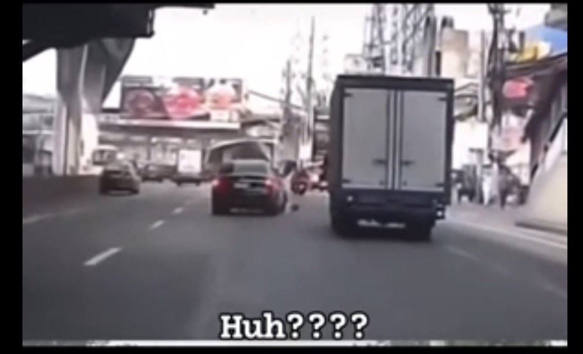 nabunturanguy's tweet photo. PUTANGINANG BATAS NG PINAS! 
Nagda-drive ka ng maayos, may tumalon sa LRT, nagkataong nahulog sa harapan ng sasakyan mo, at nasagasaan mo. RECKLESS IMPRUDENCE yan? What does this LAW, as interpreted STUPIDLY by our law enforcers want us to do? (1) While driving under the LRT/MRT, always LOOK UP for possible suicidal people planning to jump onto the street.  (2) If you see something falling, STOP immediately the car, regardless if other vehicles bump your rear. (3) Avoid running over the suicide victim.  JUSKOLORD, MINALAS ka lang tapos  sasabihan ka pa na RECKLESS ka na, IMPRUDENT pa.